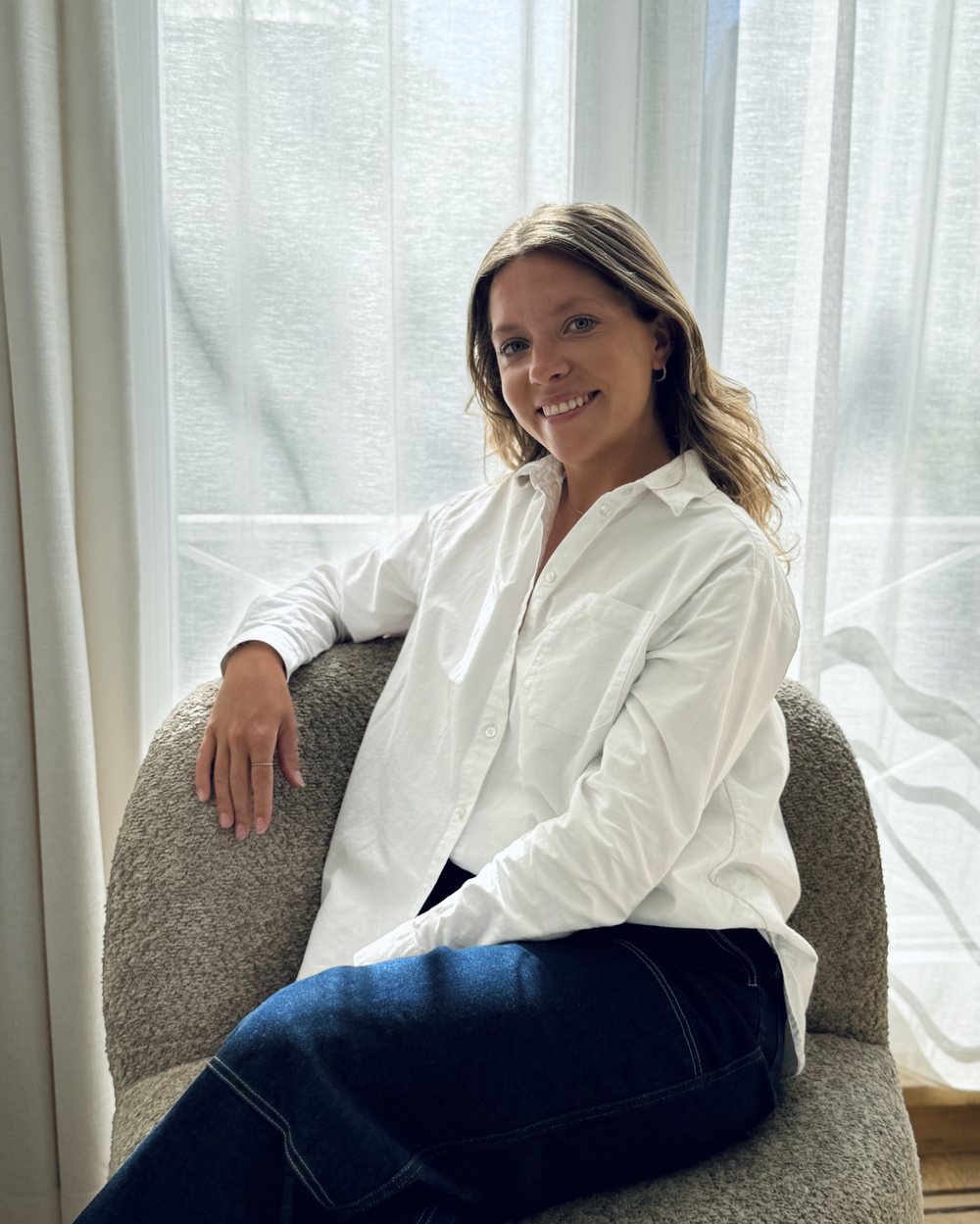 Portrait d'Alexandra Marquet, architecte d'intérieur et psychologue de formation à Bruxelles